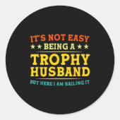 It's Not Easy Being A Trophy Husband Funny Anniver ラウンドシール (正面)