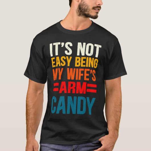It's Not Easy Being My Wife's Arm Candy Tシャツ (正面)