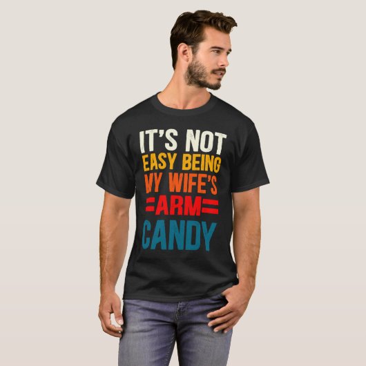 It's Not Easy Being My Wife's Arm Candy Tシャツ (正面フル)