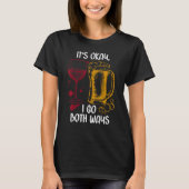 It's Ok I Go Both Ways Wine Beer Drinking Alcohol Tシャツ (正面)