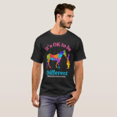 Its Ok To Be Different Autism Awareness Acceptance Tシャツ (正面フル)