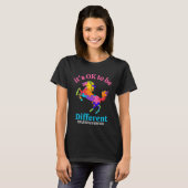 Its Ok To Be Different Autism Awareness Acceptance Tシャツ (正面フル)