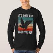 It's Only Fun When You Run Bird Seabird Gull Seagu Tシャツ (正面)