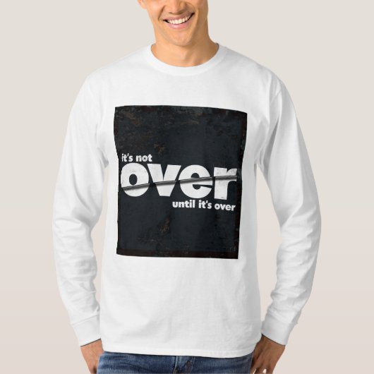 It's Over – ジーンズの背景を持つホワイト文字 Tシャツ (正面)