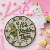 It's Pickle Time Cute Pickle Character ペーパープレート (パーティー)