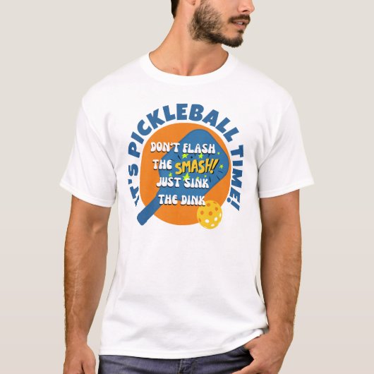 IT'S PICKLEBALL TIMEおもしろい Tシャツ (正面)