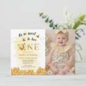 It's So Sweet To Bee Photo 1st Birthday Invitation 招待状 (スタンド正面)