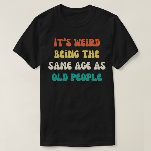 Its Weird Being The Same Age As Old People Funny V Tシャツ (デザイン正面)