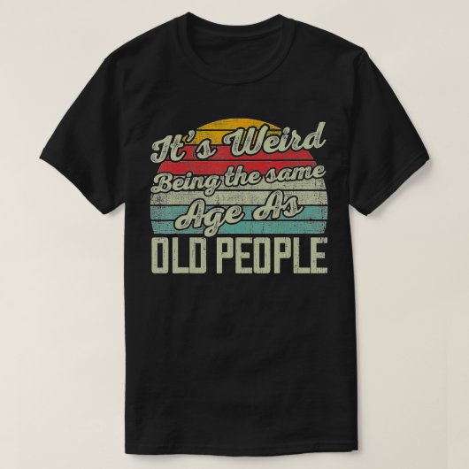 Its Weird Being The Same Age As Old People Funny V Tシャツ (デザイン正面)