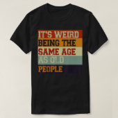Its Weird Being The Same Age As Old People Retro S Tシャツ (デザイン正面)