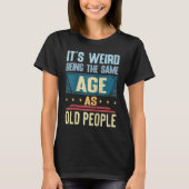It's Weird Being The Same Age As Old People Retro  Tシャツ (正面)