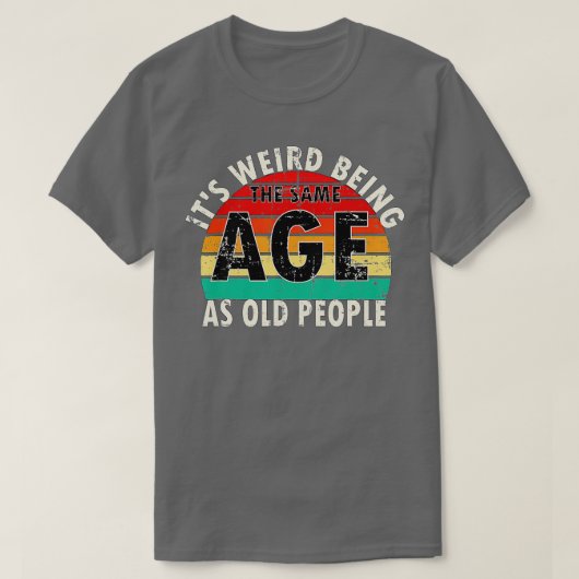 Its Weird Being The Same Age As Old People Retro V Tシャツ (デザイン正面)