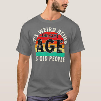 Its Weird Being The Same Age As Old People Retro V Tシャツ