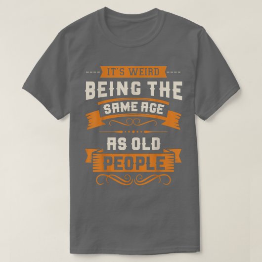 It's Weird Being The Same Age As Old People Sarcas Tシャツ (デザイン正面)