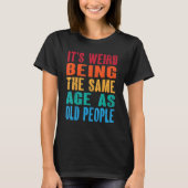 It's Weird Being The Same Age As Old People  Vinta Tシャツ (正面)