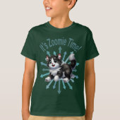 It's Zoomie Time Cute Black & White Cat Tシャツ (正面)