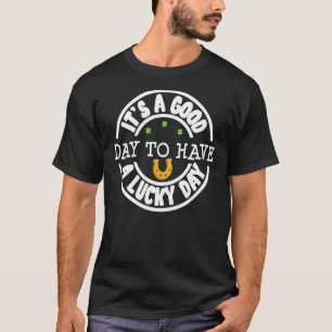 Itu2019s幸運の日を過ごすには良い日St patricks Tシャツ