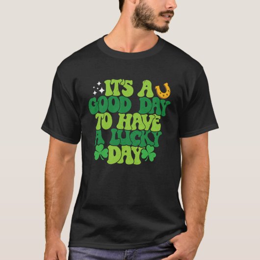 Itu2019s幸運の日を過ごすには良い日St patricks Tシャツ (正面)
