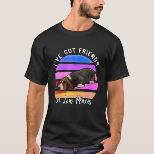 I've Got Friends In Low Places Basset Hound Dog Tシャツ (正面)