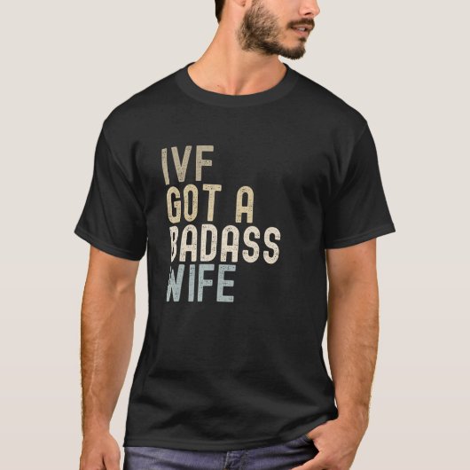 IVFパパ、IVF得 A Badass Wife Tシャツ (正面)
