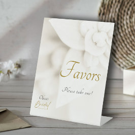 Ivory Bloom & Gold Script Bridal Shower Favors 台座サイン