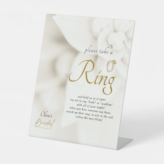 Ivory Bloom & Gold Script Bridal Shower Ring Game 台座サイン (正面)