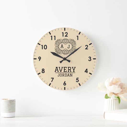 Ivory Cream Personalized Custom Monogram Classic ラージ壁時計 (ホーム)