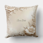 Ivory Flowers Throw Pillow クッション (裏面)