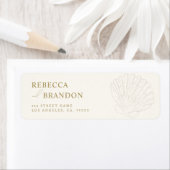 Ivory & Gold Hand Drawn Seashell Wedding Address ラベル (インサイチュ)