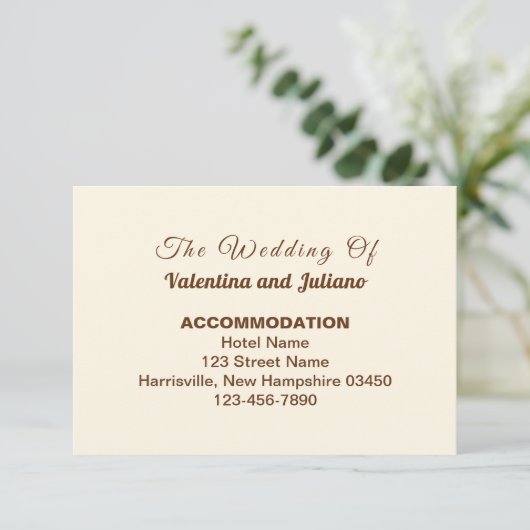 Ivory with Brown Typography Wedding Accommodation エンクロージャーカード (スタンド正面)