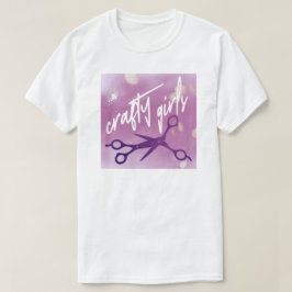IYKYKサファイアの気配を漂わせるクラフトガールズシザーズ Tシャツ