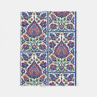 Iznik - Turkish Ottoman pattern with flowers tulip フリースブランケット