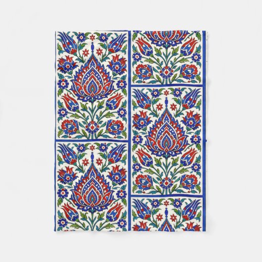 Iznik - Turkish Ottoman pattern with flowers tulip フリースブランケット (正面)