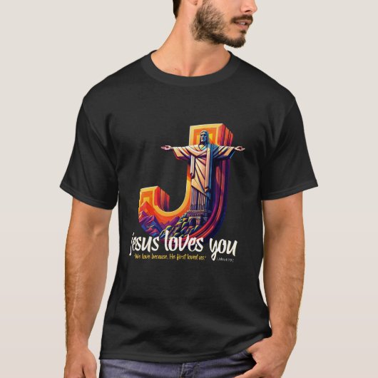 Jの形の中に立つキリスト像 Tシャツ (正面)