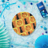 Jack-o’-lantern and cat paper plates. ペーパープレート (パーティー)