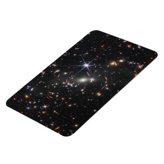 James webbの深いの最初のフィールド マグネット (左側)