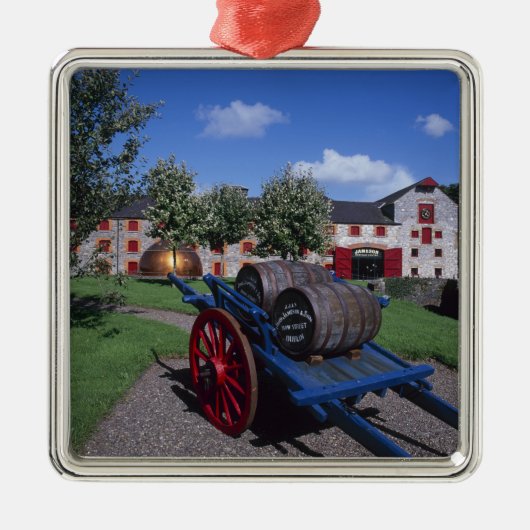 Jamesons Whisky伝統センター、Midleton、 メタルオーナメント (正面)