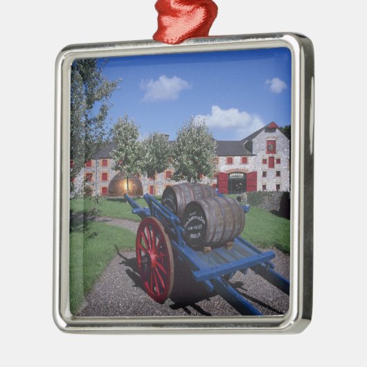 Jamesons Whisky伝統センター、Midleton、 メタルオーナメント (左)