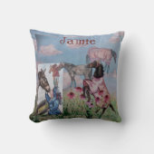 JamieとPoppyのイラスト クッション (正面)