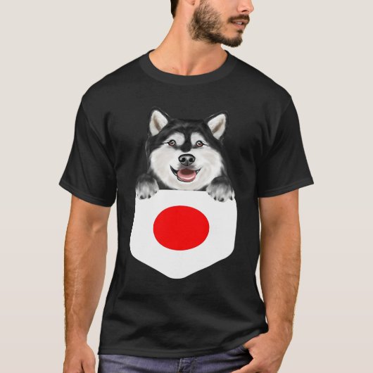 Japan Flag Alaskan Malamute Dog In Pocket Tシャツ (正面)