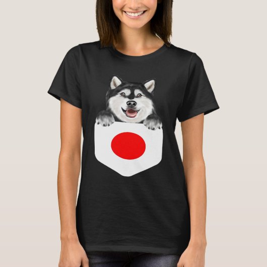 Japan Flag Alaskan Malamute Dog In Pocket Tシャツ (正面)