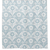Japanese Floral Pattern in Soft Blue and White シャワーカーテン (正面)