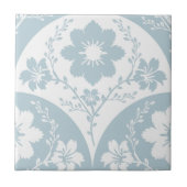 Japanese Floral Pattern in Soft Blue and White タイル (正面)