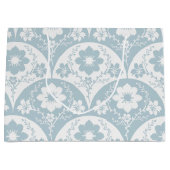 Japanese Floral Pattern in Soft Blue and White ラージペーパーバッグ (正面)