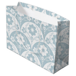 Japanese Floral Pattern in Soft Blue and White ラージペーパーバッグ
