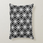 Japanese-Inspired Geometric Black and White  アクセントクッション (正面(垂直))