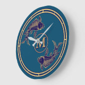 Japanese Koi Fish Monogram ラージ壁時計 (傾斜)