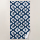 Japanese Navy Blue Ivory Floral Geometric Pattern ビーチタオル (正面)