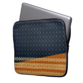 Japanese Tortoise and Diamond Pattern Gold Navy ラップトップスリーブ (正面左)