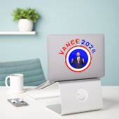 JD Vance 2028 シール (デスク上のノートパソコン)